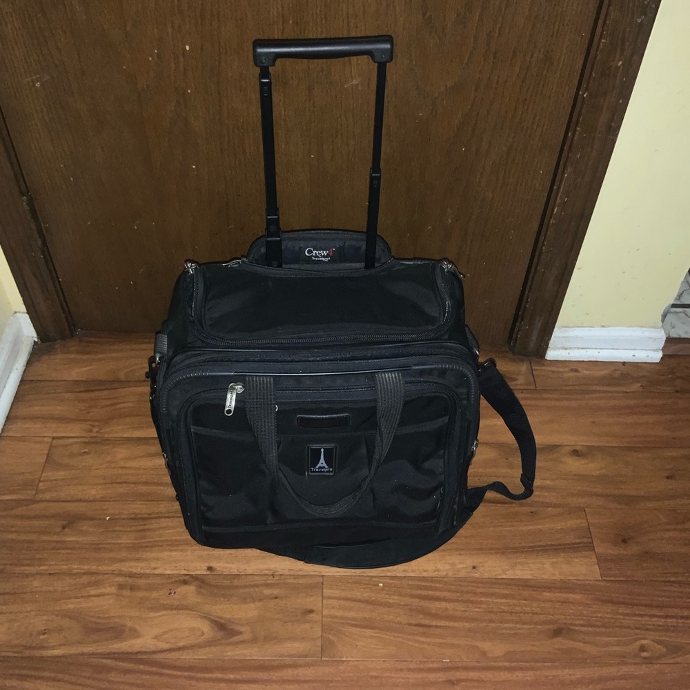 Travelpro Crew 4 Rolling briefcase. In good condition.missing rear handle.